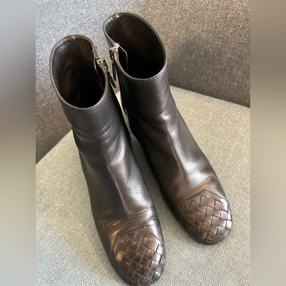 Bottega Veneta Black Leather And Intrecciato Cap Toe Leather Ankle Boots